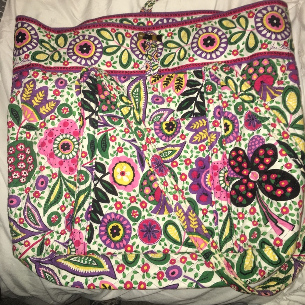 VERA BRADLEY MEDIUM TOTE